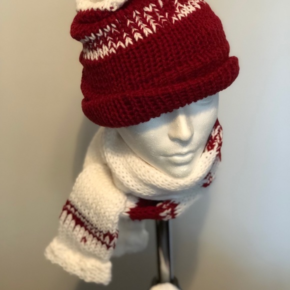 Handmade knitted hat/scarf / glove set. NWOT. - Picture 5 of 8